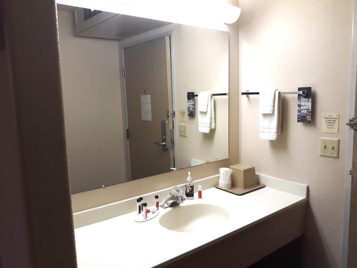 汉密尔顿温德姆速8酒店 Hamilton 外观 照片